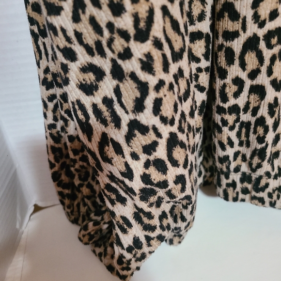 PIPHANY SIZE 2X SCOOP NECK LEOPARD PTINT ELASTIC CUFFS & HEM - Picture 6 of 8